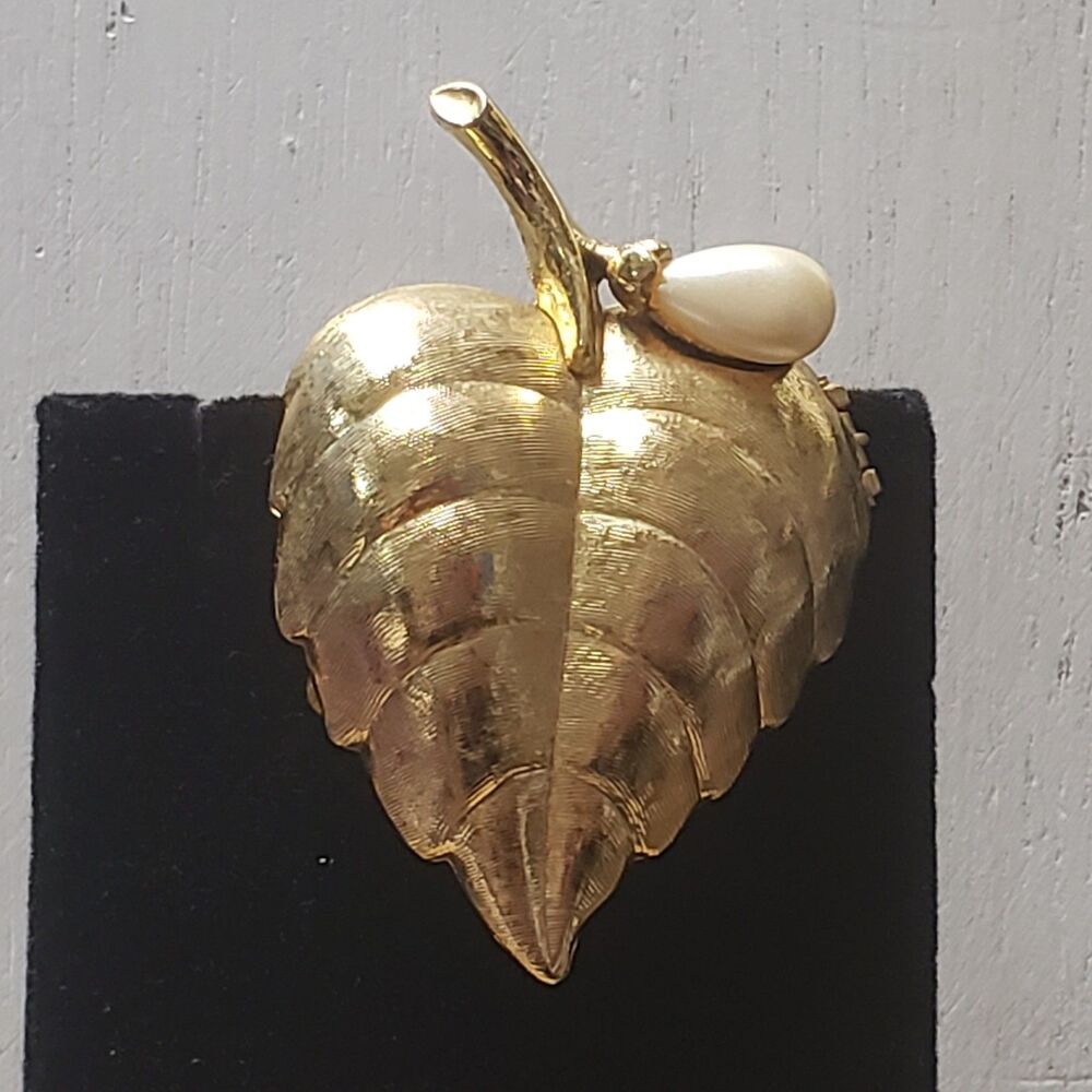 Vintage 1960s AVON Goldtone Faux Pearl On Leaf Creme Perfume Brooch (No Perfume) - Picture 2 of 16